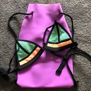 3/$16✨Triangl bikini top